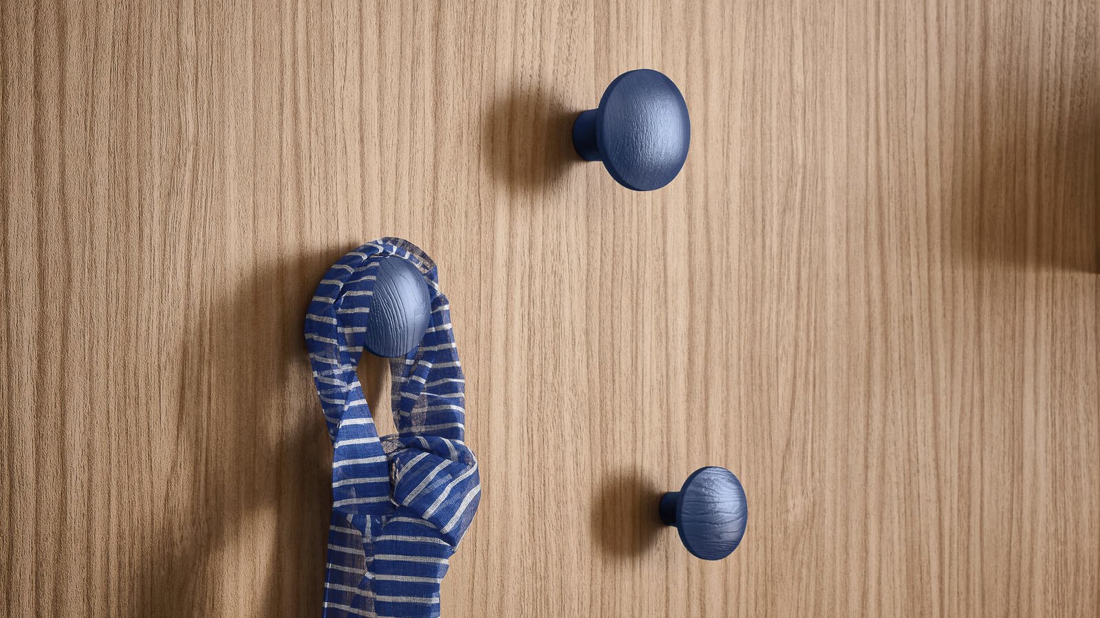 Woody clothes hanger knobs